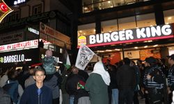 Burger King'te Filistin destekçisi kadınlara yapılan hakaret protesto edildi