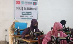 Umut Kervanı Bangladeş’te dikiş makinası yardımında bulundu