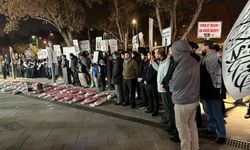 Konya'da işgal rejimine desteğini açıklayan firma önünde protesto eylemi