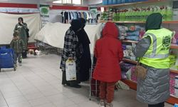 İhtiyaç sahibi ailelere Umut Market aracılığıyla gıda yardımı