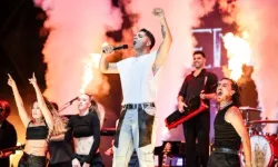 Emir Can İğrek’ten masalsı gece