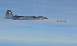 Bayraktar KIZILELMA'dan dünyada bir ilk: Hava-hava füzesiyle hedefini vurdu