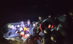 İzmir açıklarında 19 düzensiz göçmen yakalandı