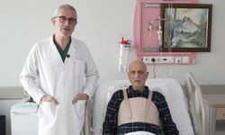 Kalbinde tümör ve damarlarında tıkanıklık bulunan hasta tek seansta başarıyla ameliyat edildi