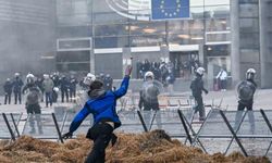 Brüksel'de polis ve çiftçiler arasında çatışma 