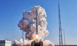 Çin, BAE'nin bir uydusuyla birlikte 9 uyduyu yörüngeye gönderdi