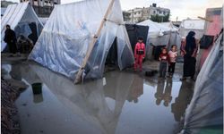 Gazze’de çadırların üzerine duvar çökmesi sonucu iki kişi şehit oldu