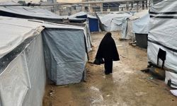 Gazze'de şiddetli fırtına: Üç katlı ev çöktü, çadır kampları sular altında kaldı