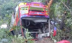 Hindistan'da otobüs uçuruma yuvarladı: 9 ölü 26 yaralı
