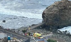 İspanya’da dev dalgalar göletteki kişileri denize sürükledi: 3 ölü