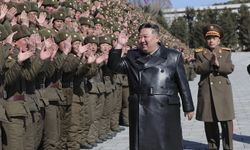 Kim Jong-un, Rusya'daki görevden dönen birliği kabul etti