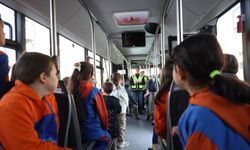 Konya’da “Nezaket Otobüsü” ile öğrencilere trafik kültürü eğitimi verildi