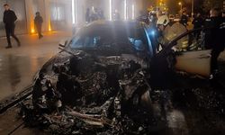 Mardin’de park halindeki otomobil alev aldı