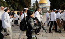 Siyonist Yahudiler Mescid-i Aksa'ya baskın düzenledi