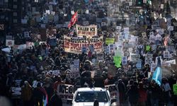 ABD'de on binler göçmen polisinin uygulamalarını protesto için meydanlarda