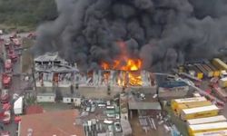 Ataşehir’de 4 katlı iş yerinde yangın