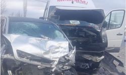 Bolu’da minibüs ile otomobil çarpıştı: Bir ölü 9 yaralı