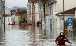 Fransa'da şiddetli yağışlar nedeniyle sel uyarısı