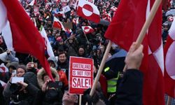 Grönland ve Danimarka'da halk sokaklara döküldü: Trump'a "satılık değiliz" tepkisi