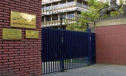 İngiltere, Tahran Büyükelçiliğini kapattı