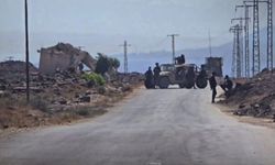 İşgal kuvvetleri, Suriye'nin güneyine baskın yaparak 3 sivili alıkoydu