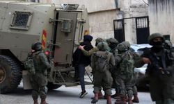 İşgalciler Batı Şeria ve Kudüs'te en az 45 Filistinliyi alıkoydu