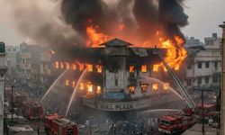 Pakistan'da AVM yangınında ölü sayısı 14'e yükseldi