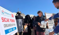 Yetimler Vakfı Miraç Kandili'nde de Gazzelilere günlük sıcak yemek desteğini sürdürdü