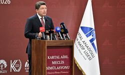 Bakan Tunç gençlerle meclis simülasyonunda buluştu