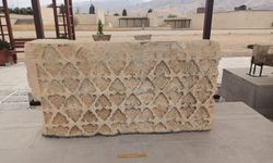 Hasankeyf Müzesi bahçesinde taş eserler ziyaretçilerini bekliyor