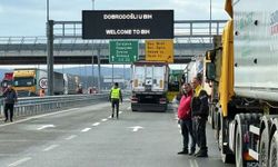Bosna Hersek'te AB'ye protesto: Kamyonlar kontak kapattı