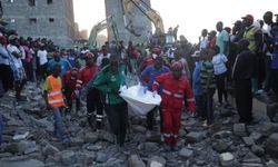 Kenya'da kontrollü yıkımı planlanan bir bina çöktü: 4 ölü, 4 yaralı