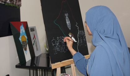 Batmanlı genç kadın, fırçasıyla Gazze'ye ses oluyor