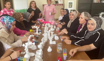 Batman'da genç kadınlar dekoratif el sanatları kursunda çeyiz hazırlıyor