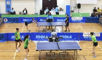 Bursa Osmangazi Belediyesi masa tenisine ev sahipliği yaptı