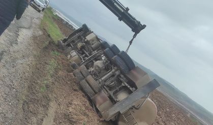 Batman’da içme suyu tankeri devrildi