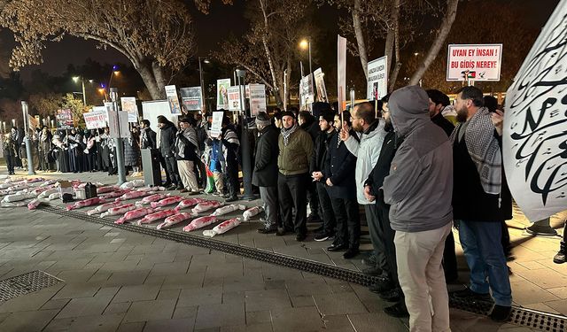 Konya'da işgal rejimine desteğini açıklayan firma önünde protesto eylemi