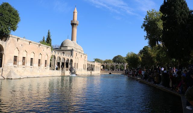 Şanlıurfa’nın tarihi mekânları ziyaretçi akınına uğradı