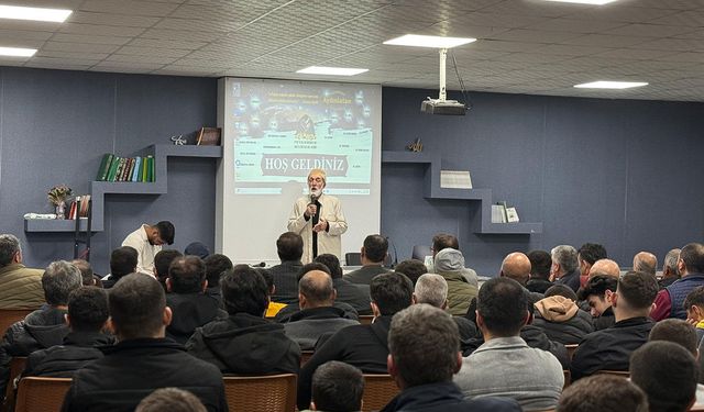 Tarsus'ta "Yolumuzu Aydınlatan Yıldızlar" temalı program düzenlendi