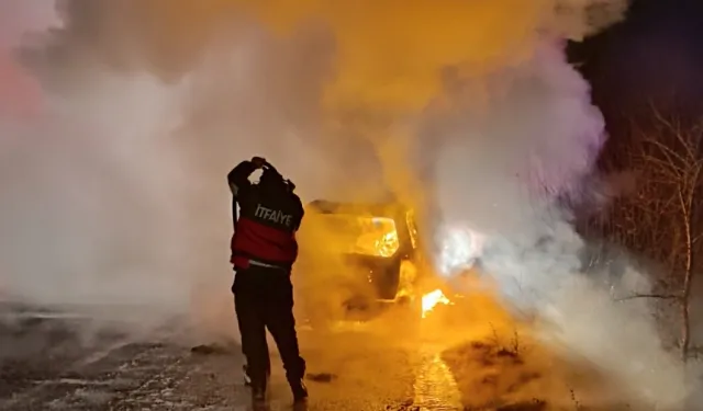 Bilecik’te alev alan araçtan hurda yığını kaldı