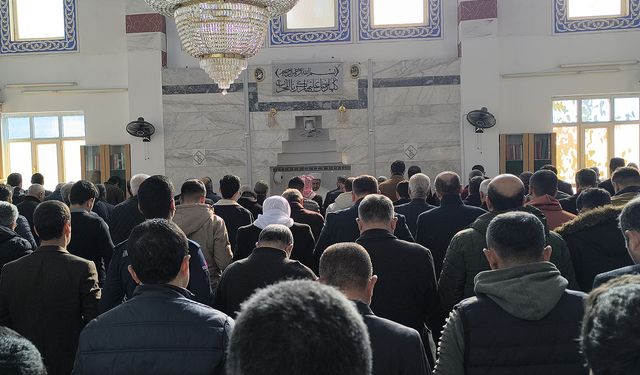 Şanlıurfa’da Cuma namazı sonrası yağmur duası edildi