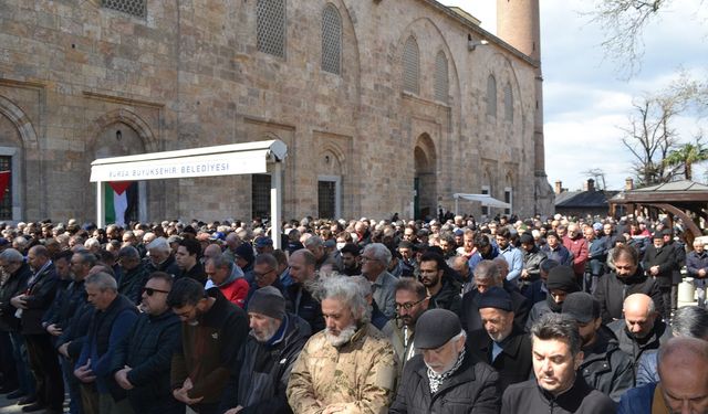 Gazze'de şehit olanlar için Bursa'da gıyabi cenaze namazı kılındı