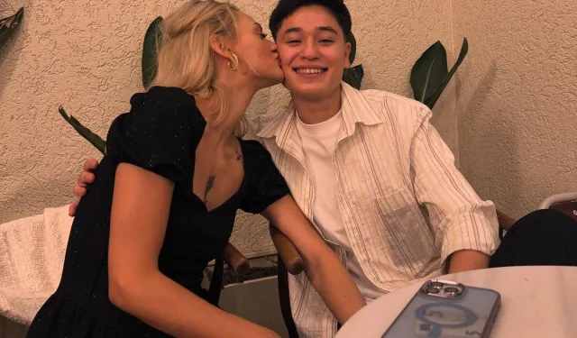 Aşkını ilan etti!