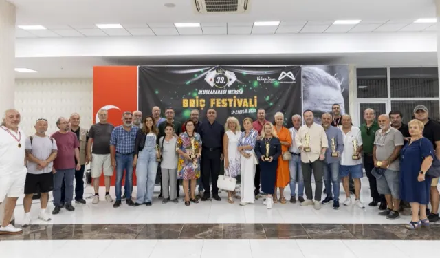 Briç tutkunları Mersin’de yarıştı