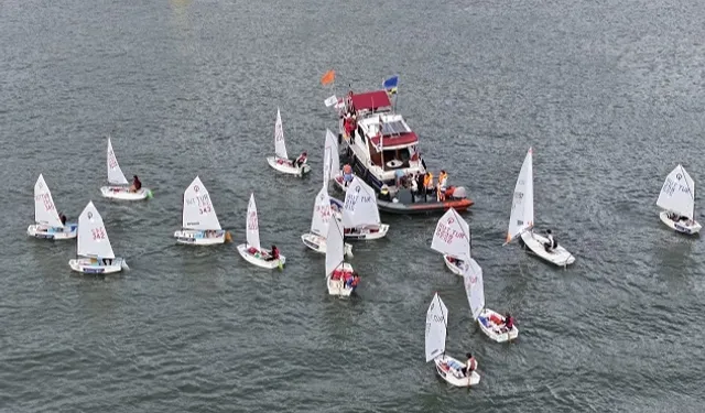 Yelkenliler Haliç’te suya iniyor