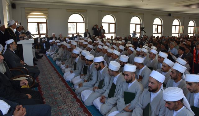 Bitlis'te 11'i hafız 74 talebe icazet aldı