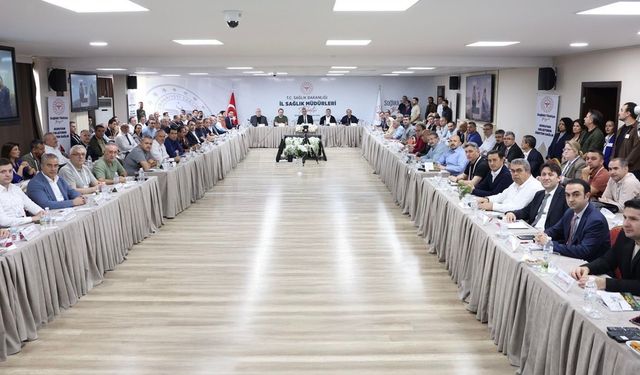 Sağlık Bakanı Memişoğlu başkanlığında il sağlık müdürleri İzmir’de buluştu
