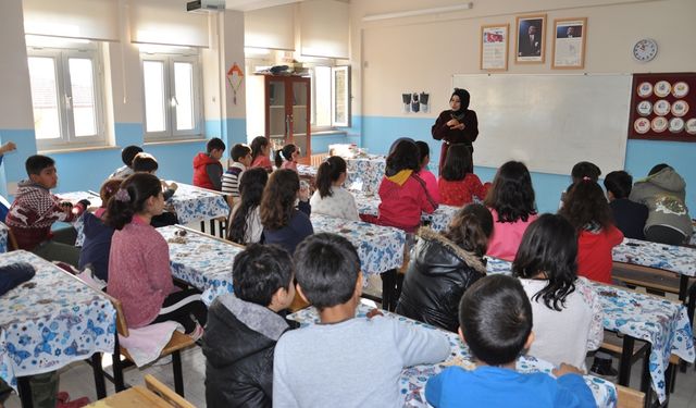 Uzman Eğitimci Konak: Ailenin eğitime katkısı, çocuğun başarısının anahtarıdır