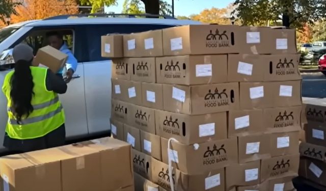 ABD'de hükümet kapanışı rekor kırdı: Çalışanlar gıda kuyruğunda, uçuşlar aksıyor