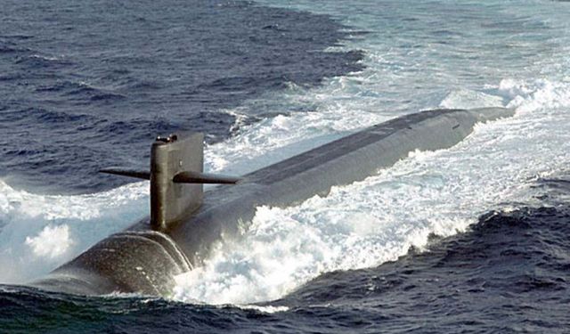 Atlantik'te 1,7 ton kokain taşıyan denizaltı ele geçirildi